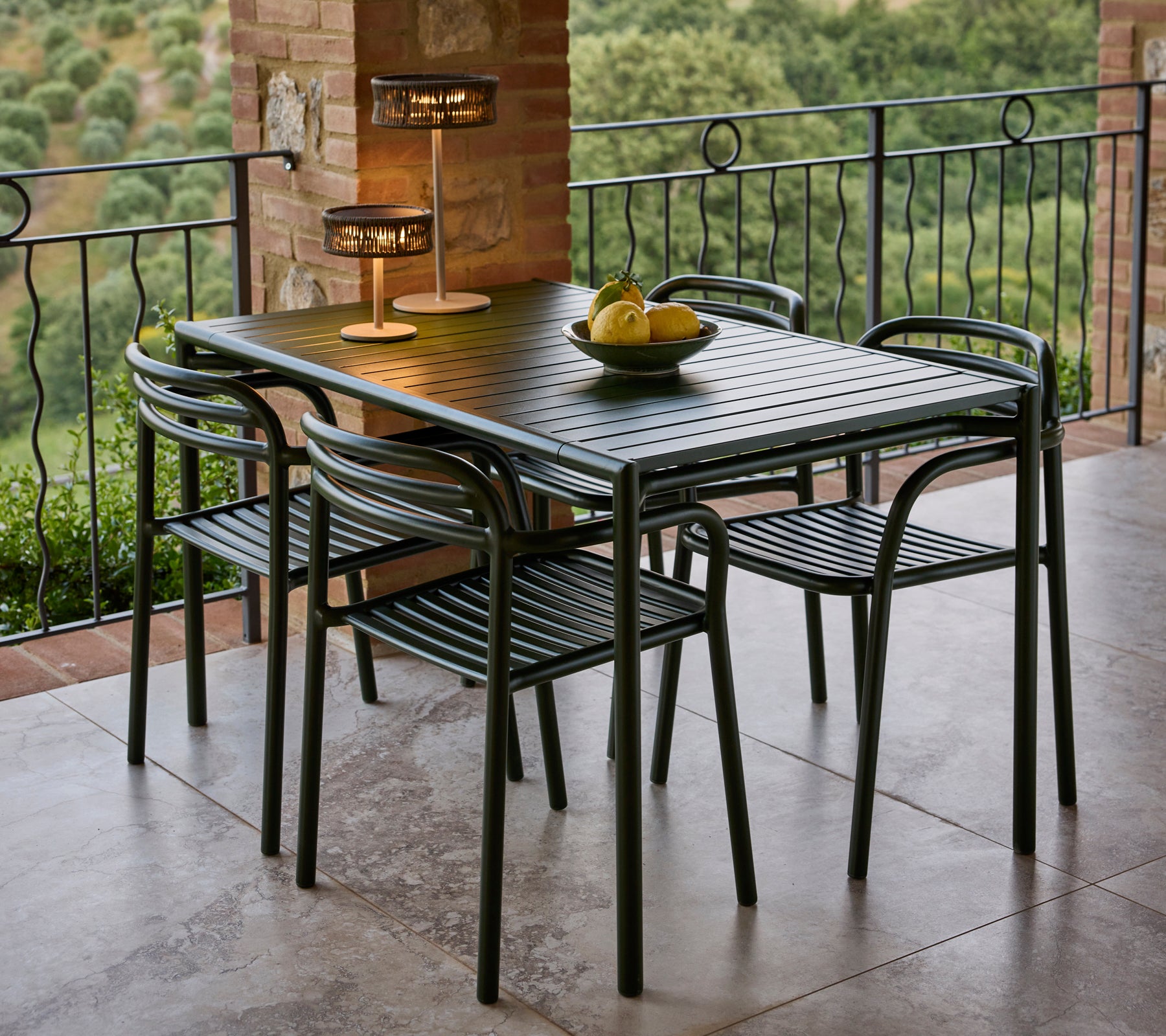 Bliss dining table rect. incl. 4 Bliss armchairs