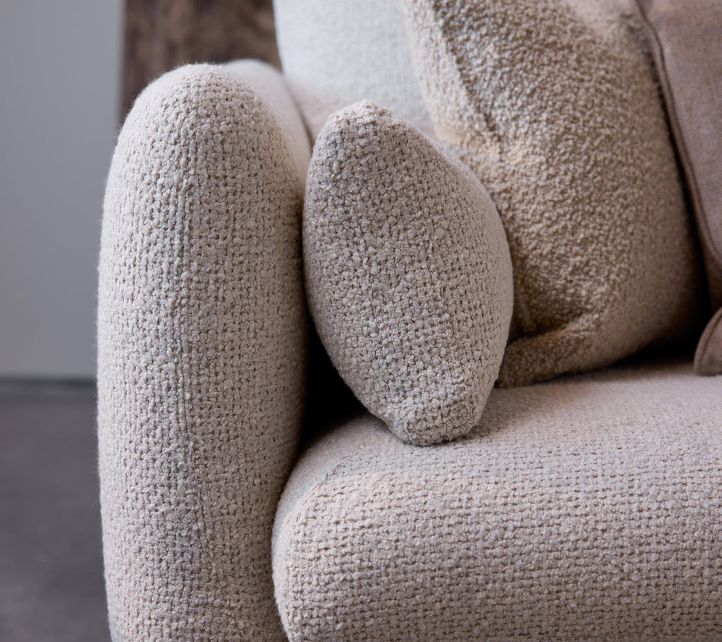 Bloom 2-seater sofa w/plinth