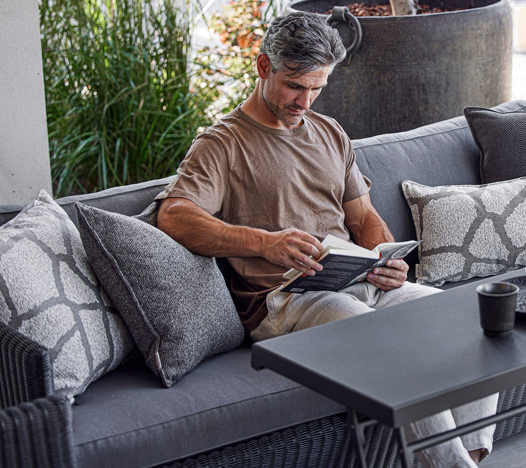 Chill-out coffee table, dual heights