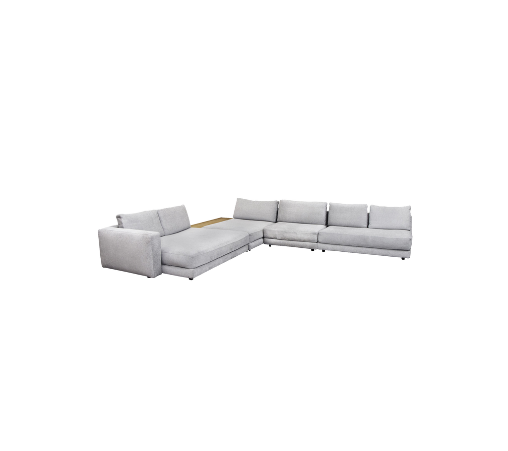 Scale corner sofa w/ table & armrest